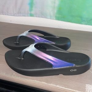 Brand new sports flip flops from oofos